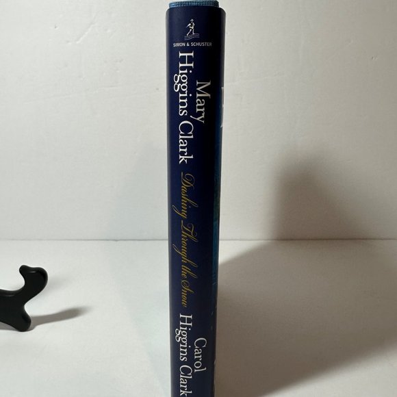 Dashing Through The Snow by Mary Higgins Clark & Carol Higgins Clark New - Picture 3 of 4